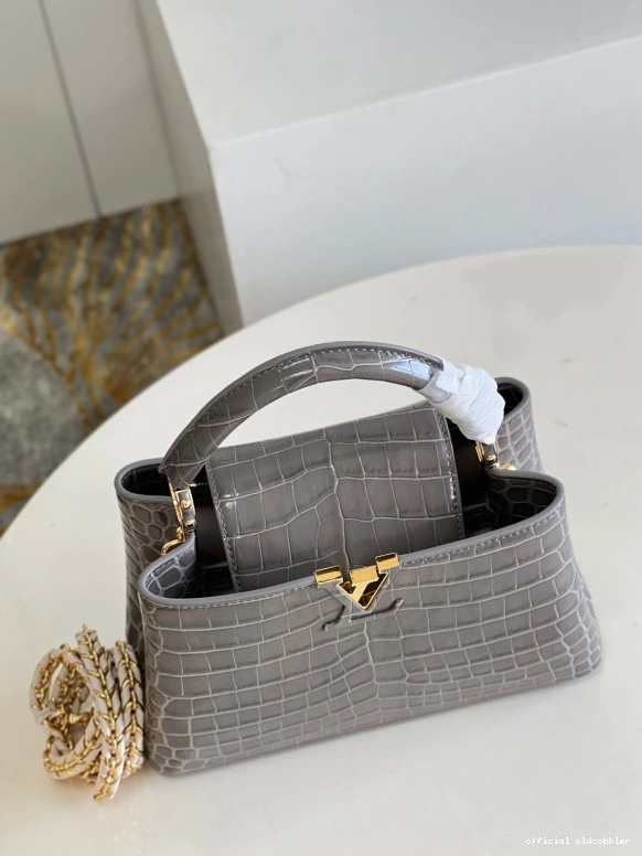 Official oldcobbler VUITTON LOUIS CAPUCINES BB 0812